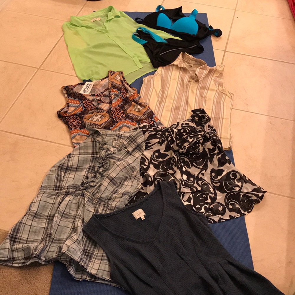 🤩Bundle of 6 EUC tops and 2 piece bikini🤩